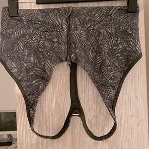 Lululemon dark green bra